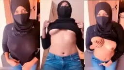 Cewe Jilbab Hitam Sange Remas Toket Video by Indo18