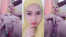 MILF Sange Jilbab Kuning Ngocok Memek Video by xVideos