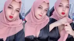 Hijab Cantik Live Pamer Toket Video by BebasIndo