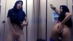 Hijab Sange di Kamar Mandi Video by KingBokep Hijab Sange di Kamar Mandi Video by KingBokep