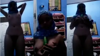 Viral Lesyah Jilbab Terbaru Pakai Timun Video by YourPorn