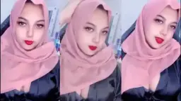 Hijabers Cantik Belahan Toket Live Mendesah Video by Kompoz